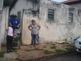 Prefeitura recebe denúncia de moradores que descartam lixo na porta da