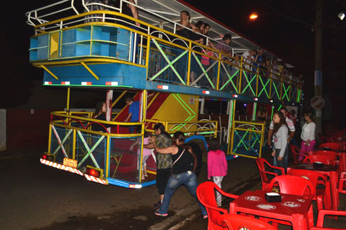 Carreta da Alegria itinerante realiza passeios em Manaus pela