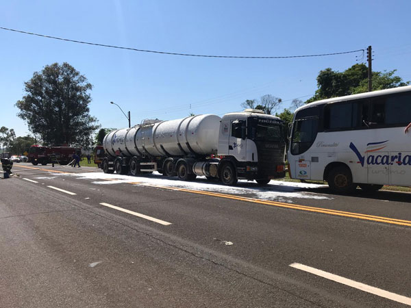 Redação AssisCity - A demonstração de caminhão e ônibus em um acidente na rodovia