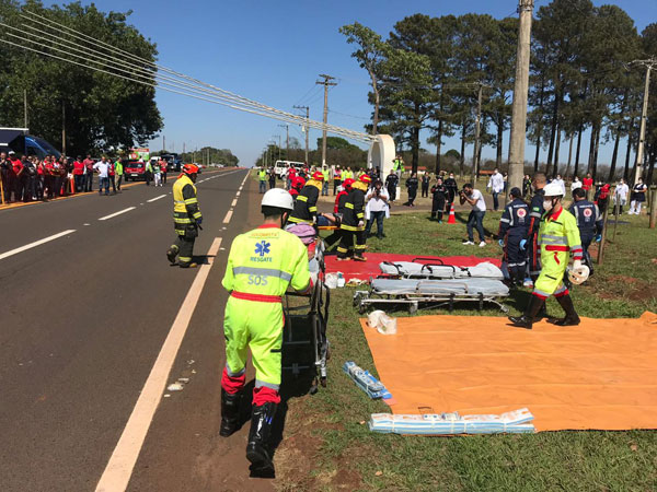 Redação AssisCity - Equipes de resgate e enfermagem atendendo vítimas no simulado