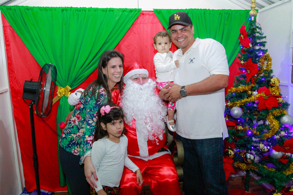 Ivan Mello - Famílias podem visitar a Casa do Papai Noel para tirarem fotos e registrarem o momento de clima natalino