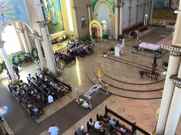 AssisCity - Imagem da Catedral de Assis durante velório do Monsenhor Floriano