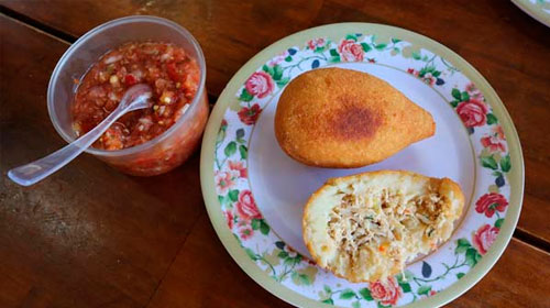 Redação AssisCity - Coxinha de frango acompanha vinagrete apimentado que é sucesso entre os fregueses