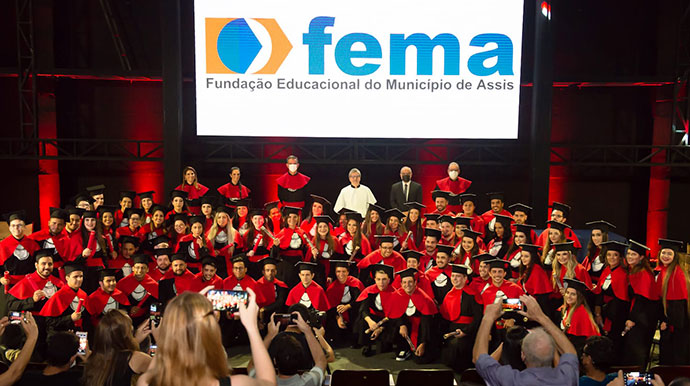 Divulgação - Turma de formandos do curso de direito da FEMA - Foto: Divulgação