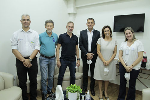 Divulgação - Provedora Dra. Telma Andrade, deputado Bertaiolli, vice-presidente da FACESP Nilson Mello, diretor financeiro Paschoal Porto, a coordenadora de projetos e qualidade hospitalar, Amanda Mailio Santana e o gerente da ACIA, Fernando Rocha