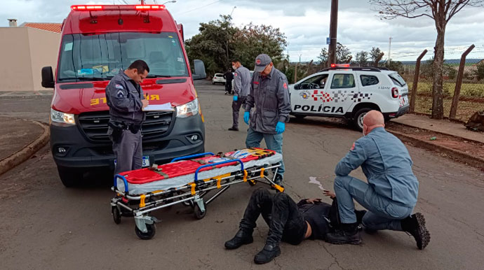 Divulgação - Homem precisou ser atendido pela equipe de resgate dos bombeiros de Assis - Foto: Ivan Mello