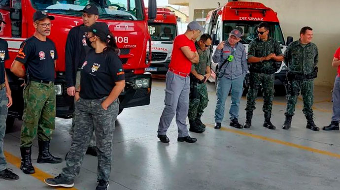 divulgação - Equipes do Corpo de Bombeiros estiveram presentes na busca - Foto: Divulgação/Fernanda Floter - Redes Sociais