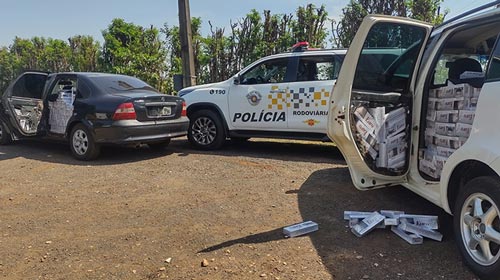 Polícia Militar Rodoviária/Divulgação - Um dos motoristas foi preso e o outro fugiu antes que as viaturas chegassem ao local - FOTO: Polícia Militar Rodoviária/Divulgação