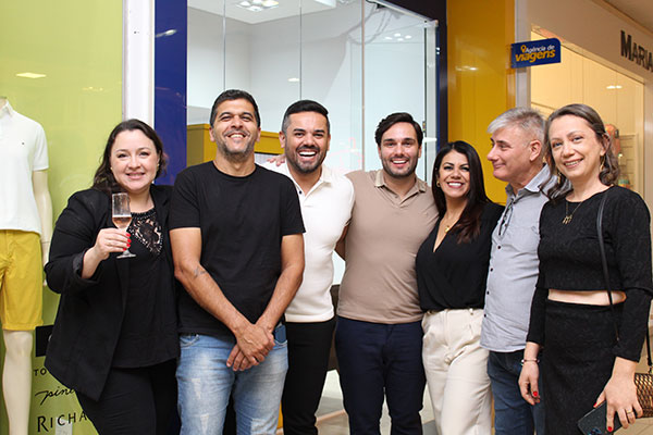 Cris, Leandro, Márcia, Camilo e Fabiane com  Neto e Pedro
