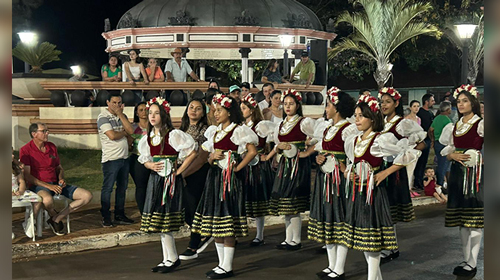 Portal AssisCity - Desfile contou a história da capital da Itália, a cidade de Roma - FOTO: Portal AssisCity