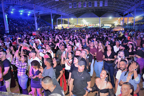 Divulgação - Público curtiu quatro noites de muita música e rodeio - Foto: Prefeitura de Maracaí