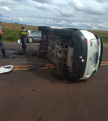 Divulgação - Jeep Compass ficou tomabado na pista após acidente - Foto: AssisCity