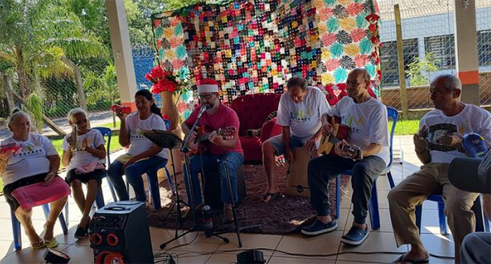 Divulgação/Prefeitura de Tarumã - A programação especial contou café da tarde e uma emocionante apresentação musical de final de ano, protagonizada pelos próprios idosos que frequentam o local - Foto: Divulgação/Prefeitura de Tarumã