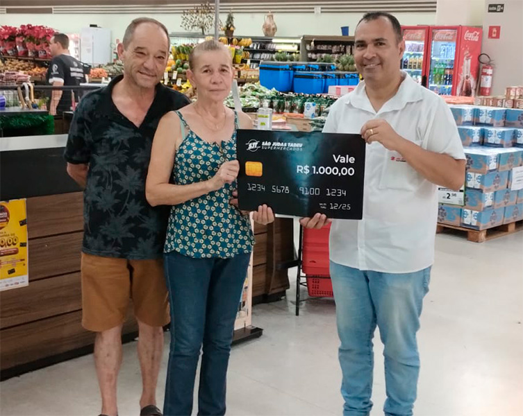 Divulgação/São Judas Tadeu Supermercados - Neide Aparecida de Oliveira Godoy ganhou o prêmio de R$1.000,00 em Assis - Foto: Divulgação/São Judas Tadeu Supermercados