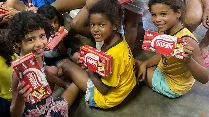 Divulgação - Projeto 'Semeadores da Esperança' entrega 150 caixas de bombons para crianças em Assis