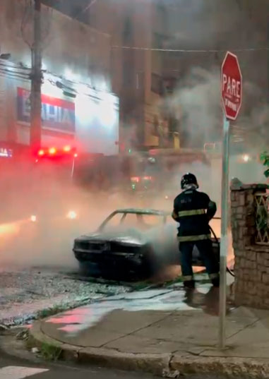 Divulgação - Corpo de Bombeiros foi acionado para conter as chamas - Foto: Divulgação