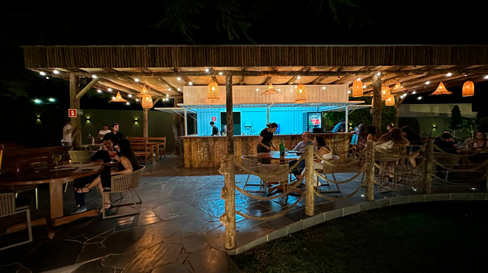 Portal AssisCity - O restaurante Maui é inspirado na culinária havaiana, com uma vibe praiana e refrescante - Foto: Portal AssisCity