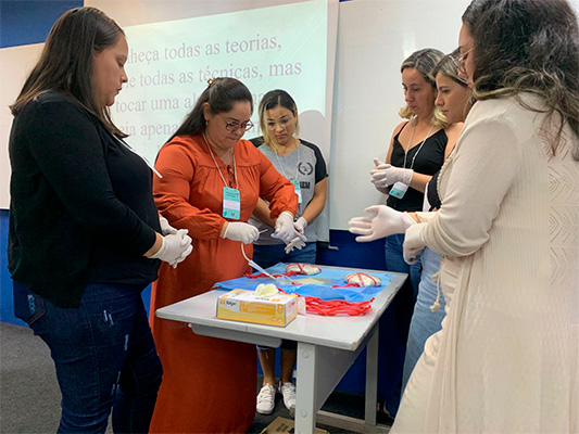 Divulgação - Também houve palestra sobre a coleta de células-tronco no cordão umbilical e na placenta - Foto: Divulgação