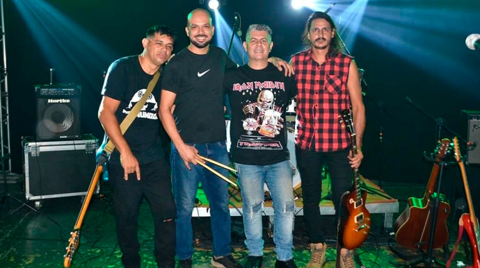 Divulgação - Da esquerda para a direita: Andrey Batista (baixo), João Vieira (bateria), Rodrigo Ito (vocal e violão) e Thiago Vilas Boas (guitarra) - Foto: Divulgação