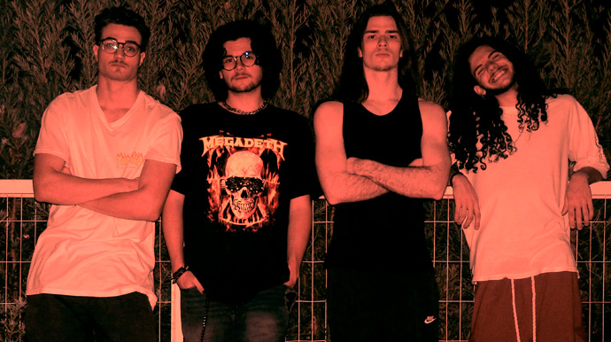 Divulgação - Da esquerda para a direita: Henrique Carpentieri (baixo), Pietro Setti (guitarra), Rafael Mazo (vocal e guitarra) e Angelo Setti (bateria) - Foto: Divulgação