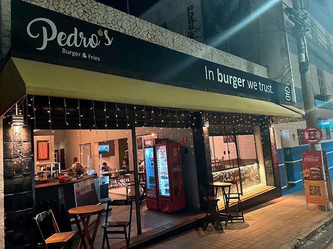Portal AssisCity - O Pedro's Burger & Fries está localizado na Rua José Vieira da Cunha e Silva, 176, no Centro de Assis - Foto: Portal AssisCity
