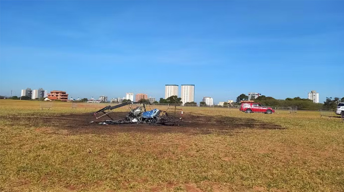 Reprodução/TV TEM - Avião pegou fogo quando se chocou contra o chão e incêndio foi controlado pelo Corpo de Bombeiros - FOTO: Reprodução/TV TEM