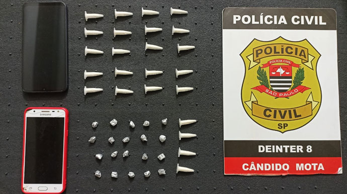 Reprodução/Polícia Civil - No interior da residência, foi localizada significativa quantidade de cocaína e crack, acondicionadas em embalagem para venda - Foto: Reprodução/Polícia Civil