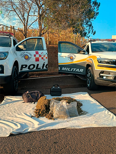 Divulgação/Polícia Militar Rodoviária - Droga pertencia a passageiro de origem paraguaia que estava a bordo de ônibus interestadual - Foto: Divulgação/Polícia Militar Rodoviária