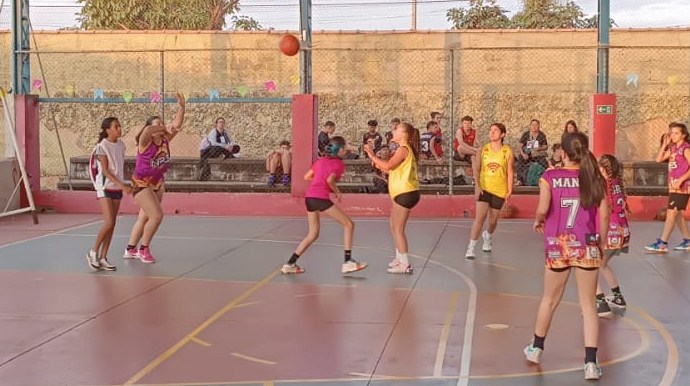 Divulgação - Time feminino em quadra na tarde desta sexta-feira, dia 28 - FOTO: Divulgação