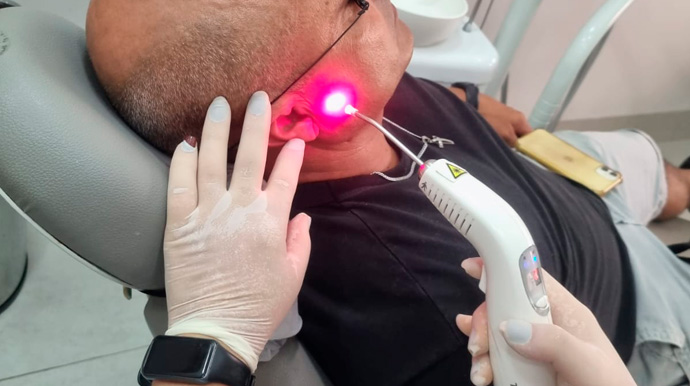 Divulgação - A laserterapia funciona como a ozonioterapia para reduzir a inflamação e promover a cicatrização - Foto: Divulgação