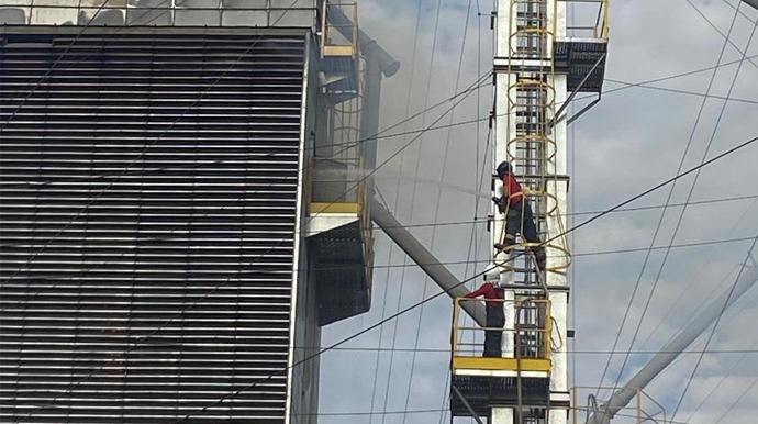 Enviado ao Portal AssisCity - Secadora da Cocamar pega fogo em Palmital e mobiliza bombeiros de Assis e Cândido Mota - FOTO: Enviado ao Portal AssisCity