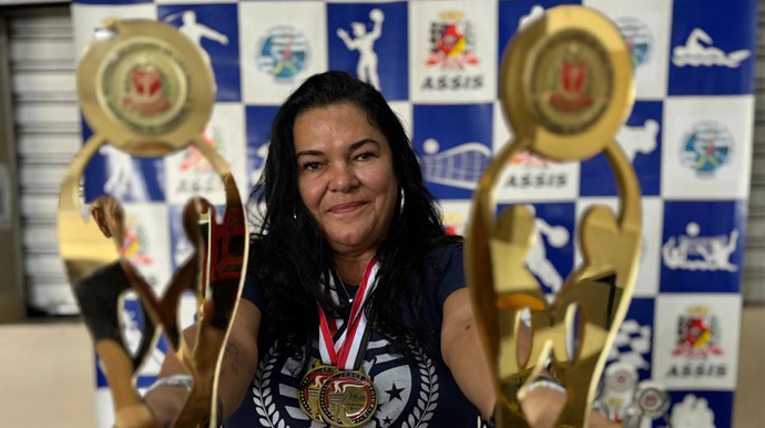 Divulgação/Secretaria de Esportes - Equipes masculina e feminina de Assis subiram ao lugar mais alto do pódio no Xadrez - FOTO: Divulgação/Secretaria de Esportes