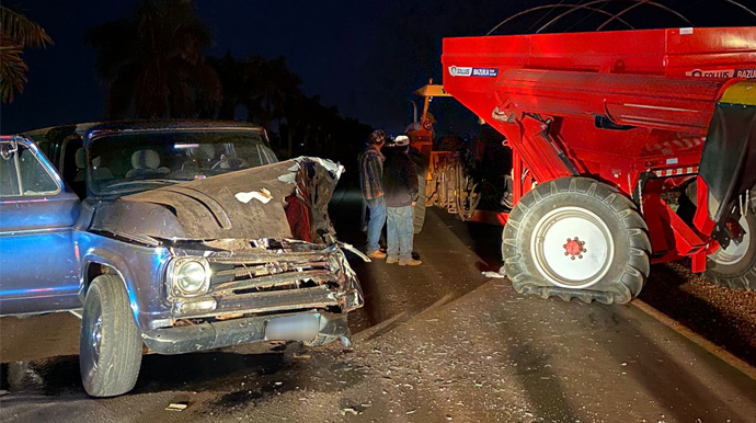 Divulgação - Acidente entre caminhonete e trator é registrado em Palmital - FOTO: Divulgação