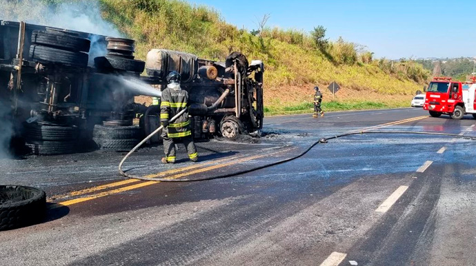 Laperuta/Passando a Régua - Acidente foi registrado no km 381-600, da Rodovia Raposo Tavares (SP-270) em Ourinhos - Foto: Laperuta/Passando a Régua