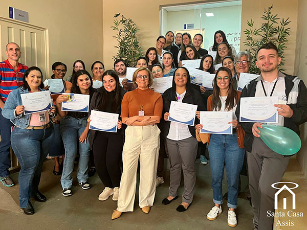 Divulgação/Cedida - Treinamento reuniu 50 colaboradores da recepção da Santa Casa de Assis - Foto: Divulgação