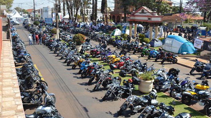 Divulgação - Tradicional encontro gratuito de motociclistas continua até domingo, 28 - Foto: Divulgação