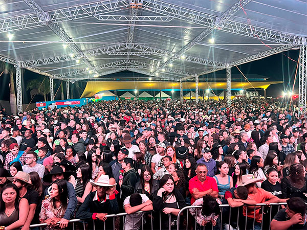 AssisCity - Mais de 7 mil pessoas estiveram presentes na segunda noite da Festa Julina de Florínea - Foto: AssisCity