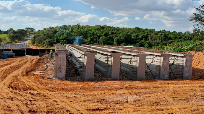 Guilherme Renan/Prefeitura de Quatá - Ponte que conecta os municípios ficará completamente interditada até o dia 03 de agosto, podendo se estender até o dia 05 - Foto: Guilherme Renan/Prefeitura de Quatá