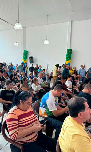 Divulgação/Cedida - Apoiadores participaram da caminhada e inauguração do comitê - Foto: Divulgação