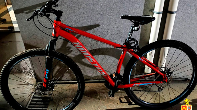 Reprodução/Polícia Militar - A bicicleta, assim como os demais produtos roubados, foi recuperada pela Polícia Militar - Foto: Reprodução/Polícia Militar