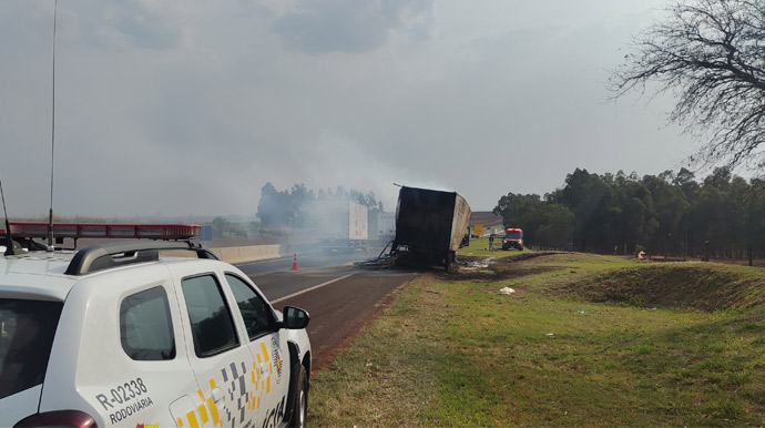 Divulgação/Polícia Militar Rodoviária - Incidente também foi registrado na Rodovia Orlando Quagliato, próximo a Ourinhos - FOTO: Divulgação/Polícia Militar Rodoviária