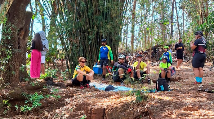 Reprodução/Família Incríveis do Pedal - Evento teve como destino a Cachoeira do Abacaxi em Tarumã - Foto: Reprodução/Família Incríveis do Pedal