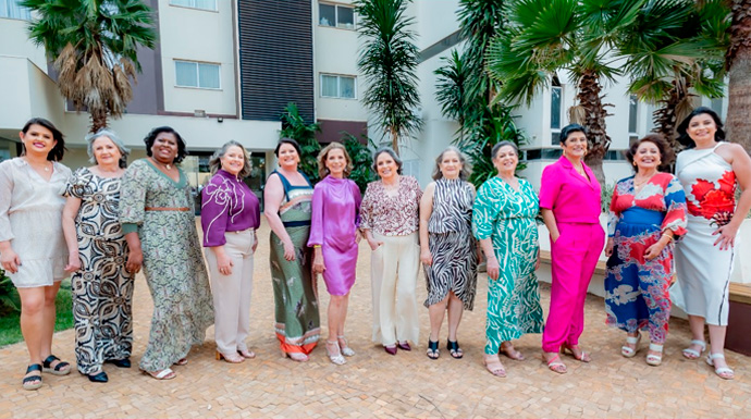 Divulgação - São 12 mulheres que tiveram câncer de mama que estampam o calendário todos os anos com o objetivo de passar a mensagem da importância da prevenção da doença  - Foto: Divulgação