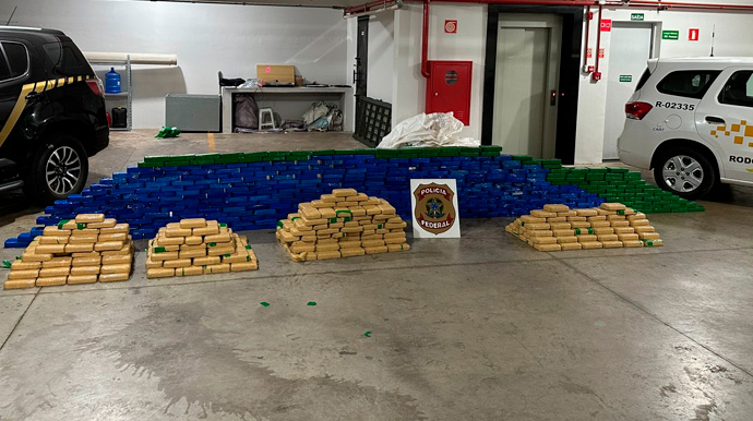 Reprodução/Polícia Rodoviária - Mais de 800 kg de cocaína foram localizados escondidos em carga de polenta - Foto: Reprodução/Polícia Rodoviária