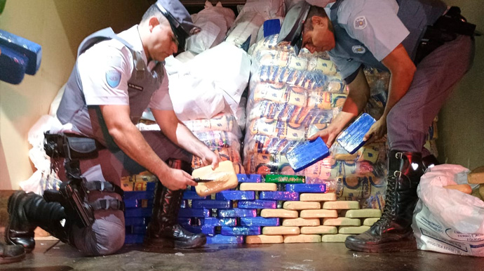 Polícia Militar Rodoviária - Carga apreendida foi avaliada em R$ 50 milhões - FOTO: Polícia Militar Rodoviária