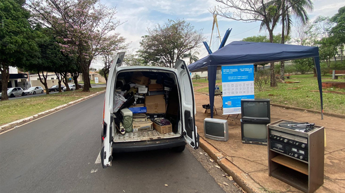 Divulgação - A criação de pontos itinerantes de descarte facilitou a vida de muitos moradores, que encontraram um local adequado para se desfazer dos itens eletrônicos acumulados em casa - Foto: Divulgação