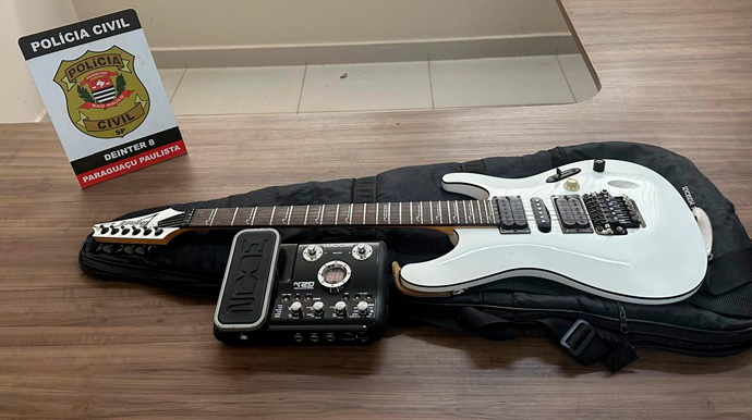 Reprodução/Polícia Civil - Guitarra e pedal avaliados em R$6 mil foram localizados com suspeito - Foto: Reprodução/Polícia Civil