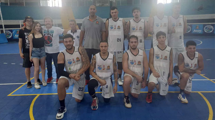 Divulgação - Equipe adulta se classificou para a final da LBC ao vencer Garça por 101 x 65 - FOTO: Divulgação