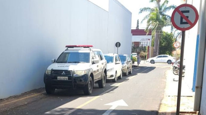 Redes Sociais - Polícia Civil cumpre mandado de busca e apreensão na Prefeitura de Assis - FOTO: Redes Sociais