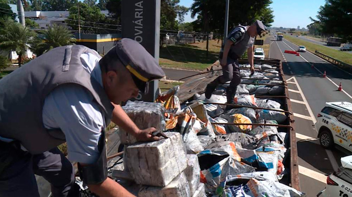 Reprodução/Polícia Rodoviária - Recorde de maior apreensão de cocaína do Estado de São Paulo pertencia a Araçatuba, onde foram apreendidos 1.415 kg da droga - Foto: Reprodução/Polícia Rodoviária